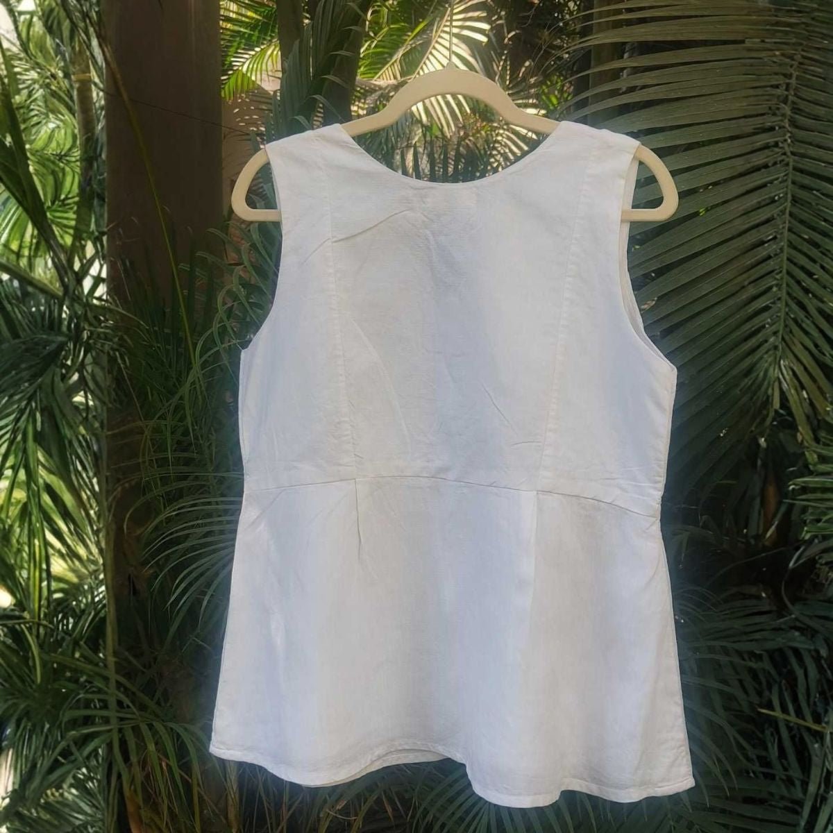 Snowe White Hemp Top – Womens Top on Brown Living™. SKU: JDS6025XS. Img 4.
