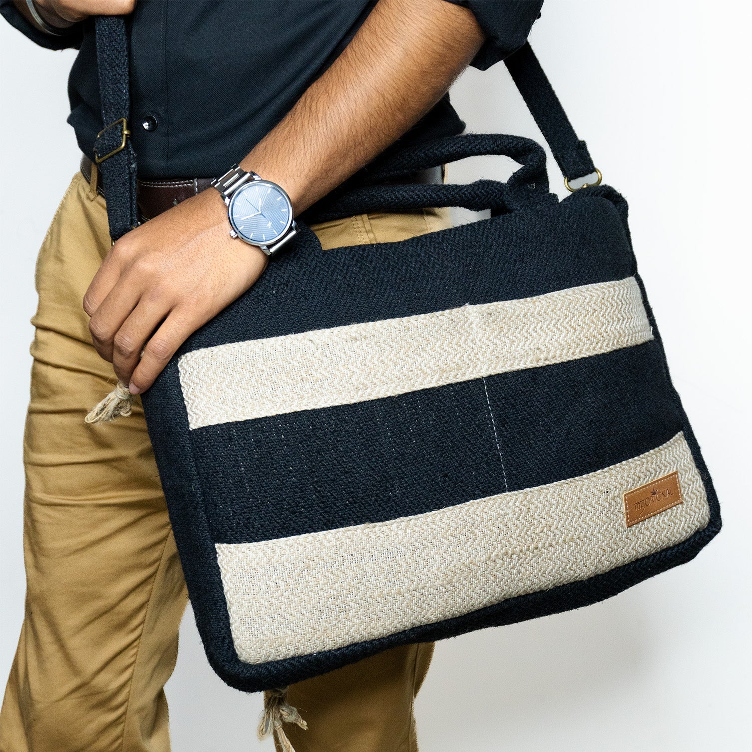 Sustainable Hemp Office Bag for Everyday Work – Laptop Sleeve on Brown Living™. SKU: OGESSH0502. Img 3.