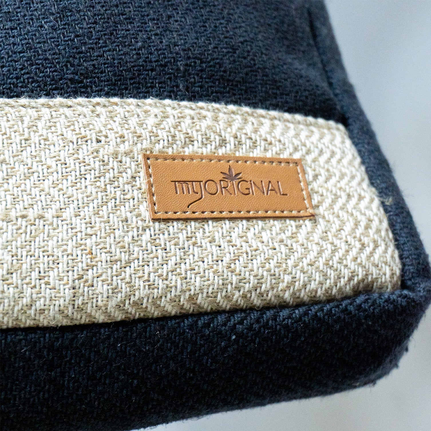 Sustainable Hemp Office Bag for Everyday Work – Laptop Sleeve on Brown Living™. SKU: OGESSH0502. Img 5.