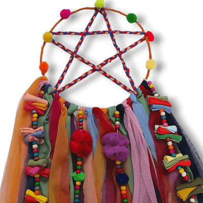 Upcycled Star Dreamcatcher – Wall Decor on Brown Living™. SKU: UMW - DREAM - STAR - 01. Img 3.