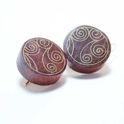 Taarkashi Wooden Earrings with Brass Inlay Craft – Jewellery on Brown Living™. SKU: UATRWJ012. Img 1.