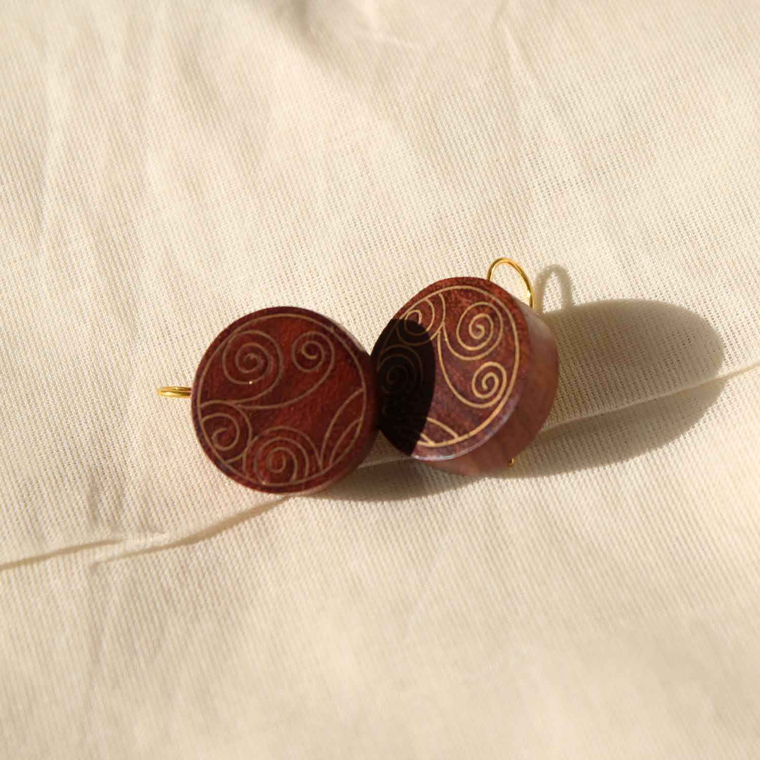 Taarkashi Wooden Earrings with Brass Inlay Craft – Jewellery on Brown Living™. SKU: UATRWJ012. Img 2.
