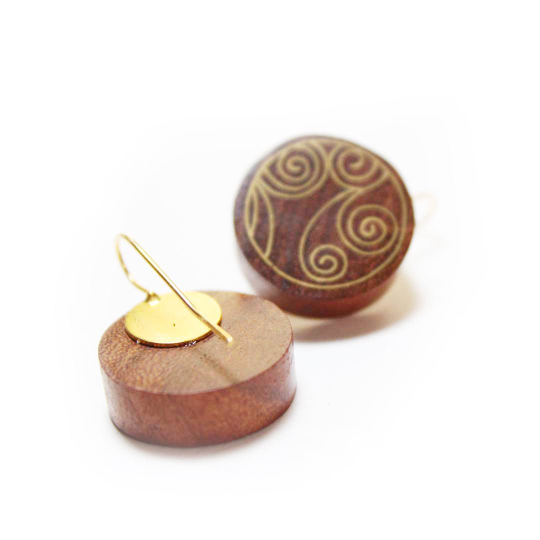 Taarkashi Wooden Earrings with Brass Inlay Craft – Jewellery on Brown Living™. SKU: UATRWJ012. Img 3.