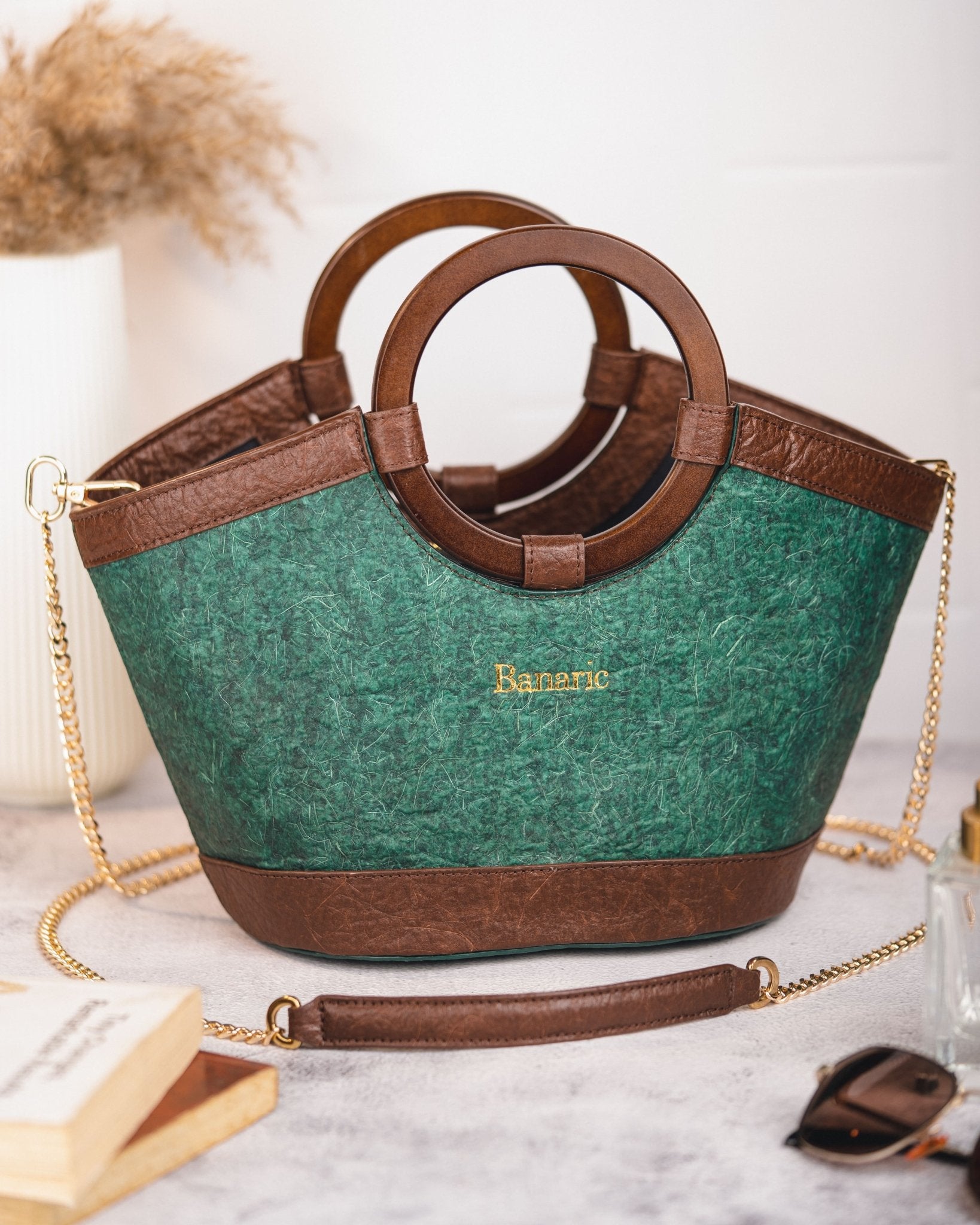 The Silhouette 360 Sling Bag | Minimal Everyday Crossbody Bag – Womens Handbag on Brown Living™. SKU: RCBSBAGBANARIC02. Img 11.