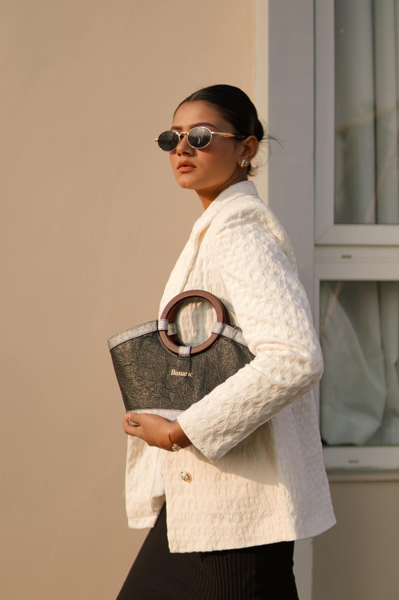 The Silhouette 360 Sling Bag | Minimal Everyday Crossbody Bag – Womens Handbag on Brown Living™. SKU: RCBSBAGBANARIC02. Img 12.