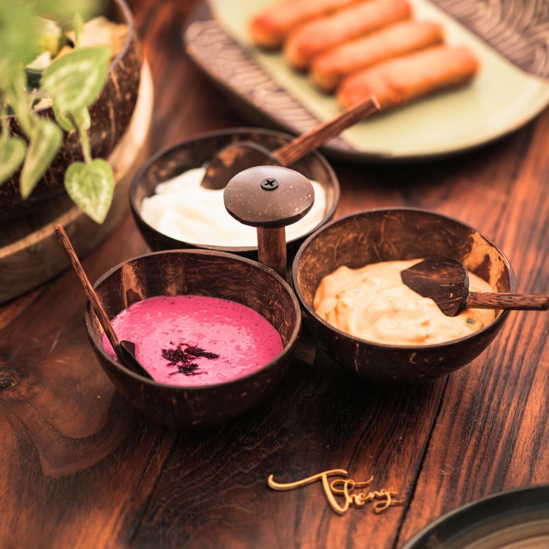 Three bowl serving set + 3 spoons | Made of coconut shell – Plates & Bowls on Brown Living™. SKU: THENGA32. Img 2.