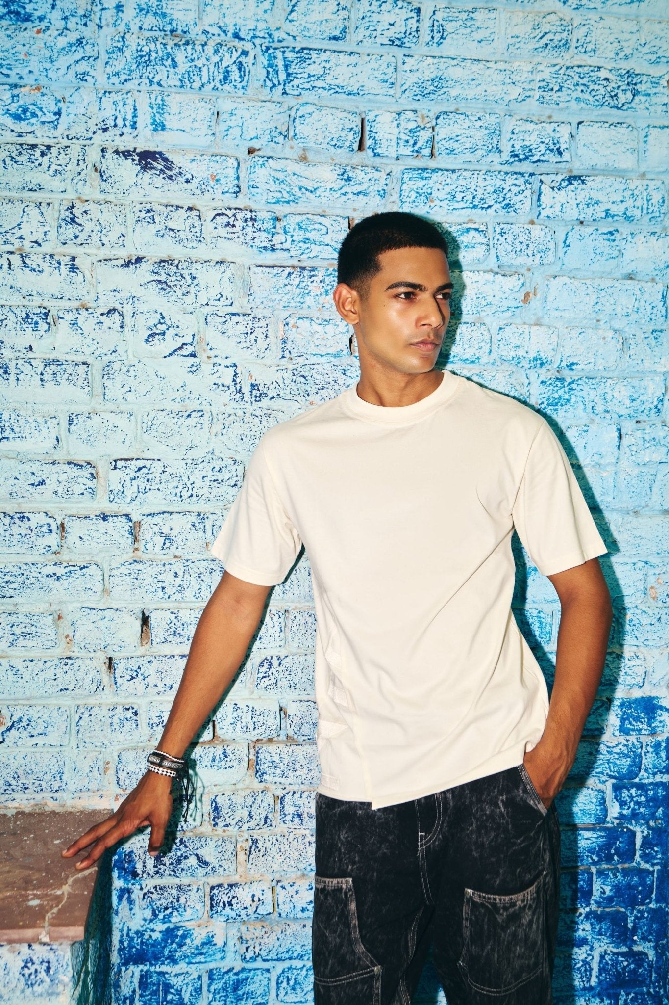 Triangle Cut Unisex T-Shirt – Stylish Casual Wear for Everyday Comfort – Womens T-Shirt on Brown Living™. SKU: NBTW-001. Img 1.