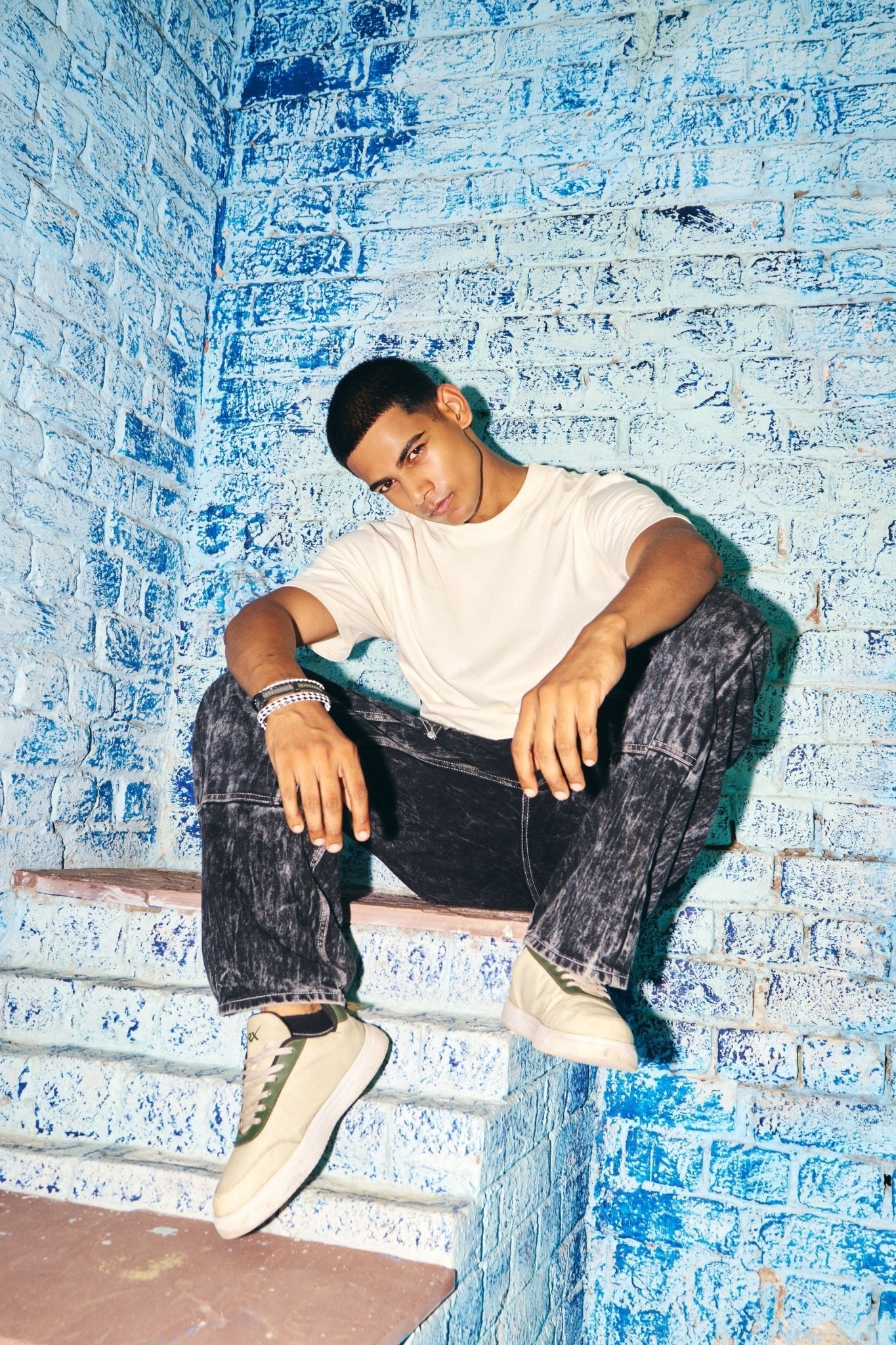 Triangle Cut Unisex T-Shirt – Stylish Casual Wear for Everyday Comfort – Womens T-Shirt on Brown Living™. SKU: NBTW-002. Img 3.