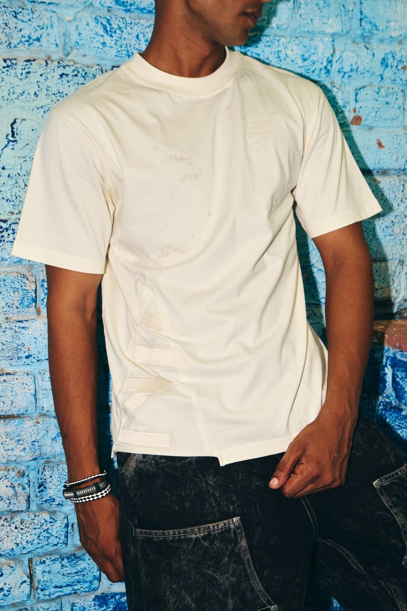 Triangle Cut Unisex T-Shirt – Stylish Casual Wear for Everyday Comfort – Womens T-Shirt on Brown Living™. SKU: NBTW-003. Img 4.