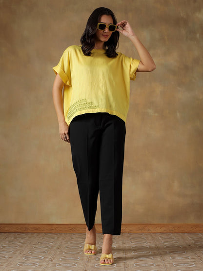 White Freesize Lucknowi Chikankari Box Top | Handcrafted Cotton Top – Womens Top on Brown Living™. SKU: IHANBT01SW. Img 12.