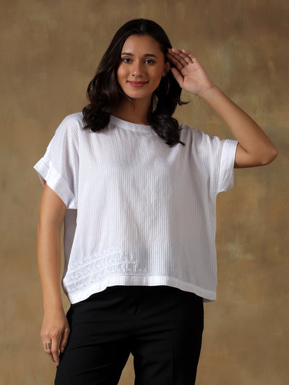 White Freesize Lucknowi Chikankari Box Top | Handcrafted Cotton Top – Womens Top on Brown Living™. SKU: IHANBT01SW. Img 9.