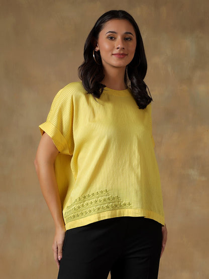 White Freesize Lucknowi Chikankari Box Top | Handcrafted Cotton Top – Womens Top on Brown Living™. SKU: IHANBT01SY. Img 15.