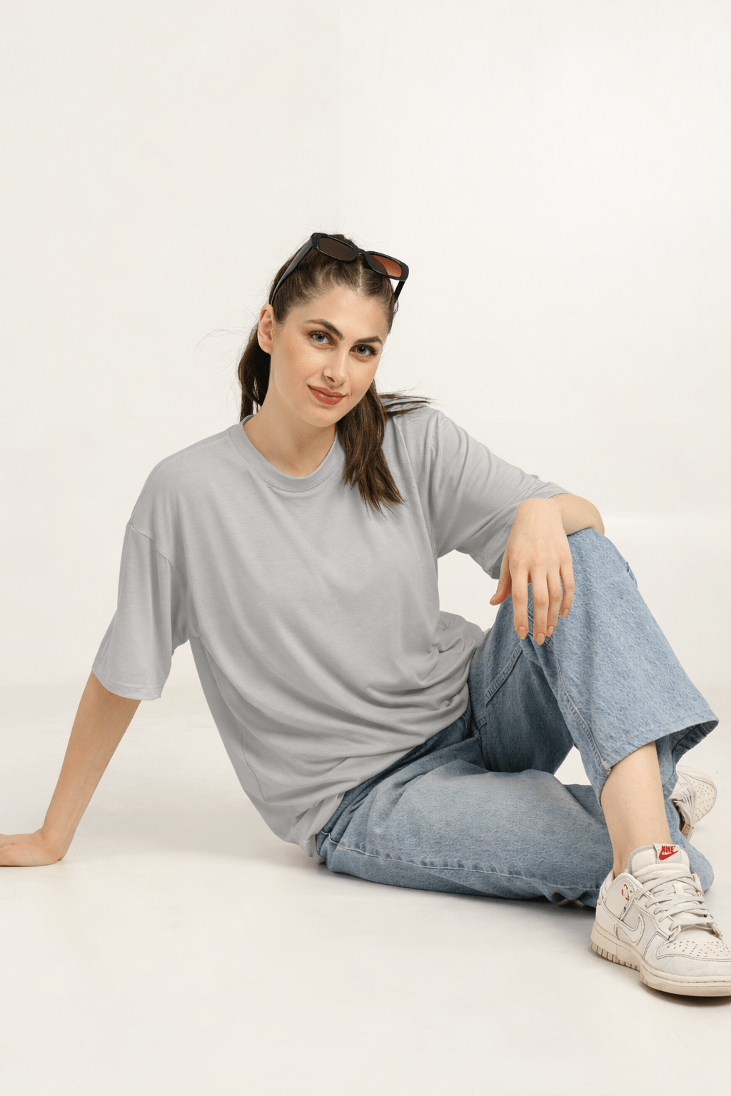 Women Oversized Bamboo Plain T-Shirt – Soft, Breathable & Sustainable – Womens T-Shirt on Brown Living™. SKU: W-PLAIN-OVERSIZ-WHIT-M. Img 19.