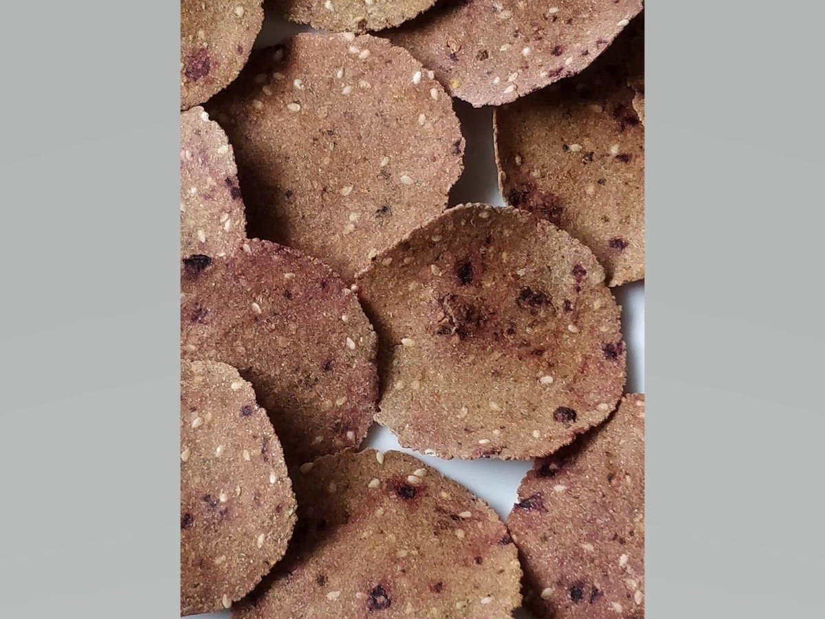 Baked Bajra Chips with Beetroot 150 g | Verified Sustainable by Brown Living™