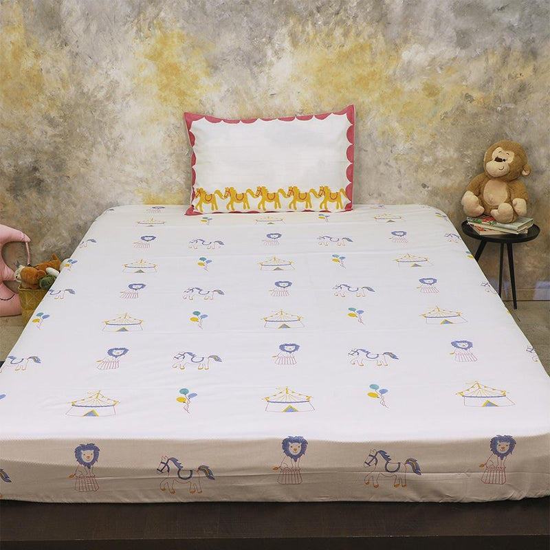 Buy Bed Set - I Am Going To The Circus - Pink | Shop Verified Sustainable Bed Linens on Brown Living™