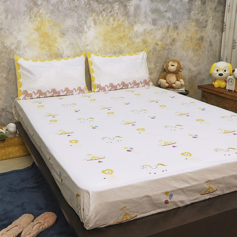 Buy Bed Set - I Am Going To The Circus - Yellow | Shop Verified Sustainable Bed Linens on Brown Living™