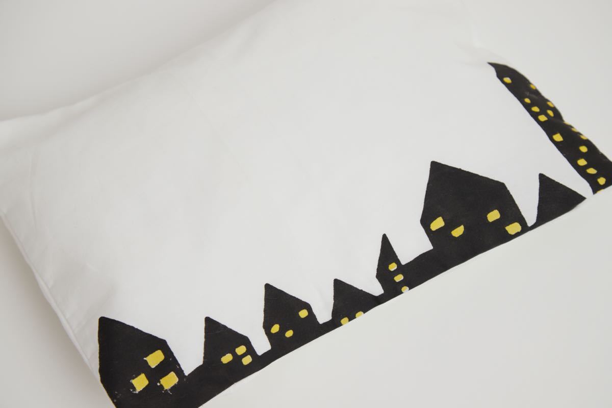 Cot Bedding Set - Superbaby Flies Over Town | Verified Sustainable by Brown Living™