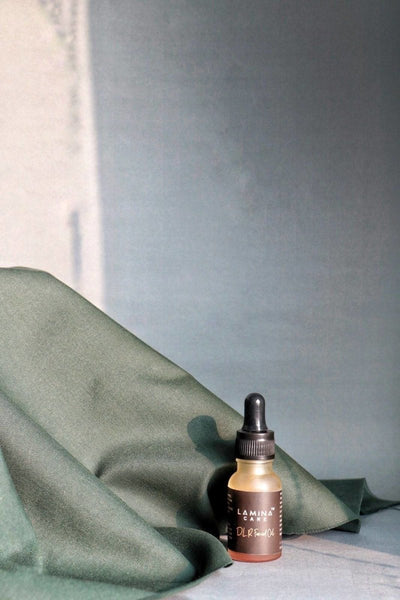 Deep Layer Recovery Facial Oil – Face Oil on Brown Living™. SKU: Lamina - 6. Img 4.