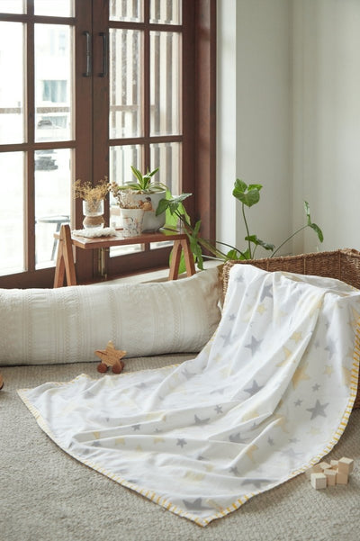 Dohar - Superbaby Flies Over Town – Bed Linens on Brown Living™. SKU: 249 - 16139 - MSY - CDB - 0031C - Black. Img 1.