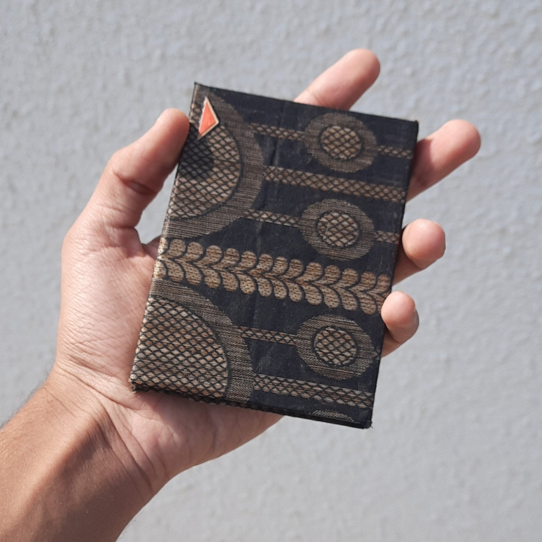 Ecofriendly Wallet - Traditional and Classic | Verified Sustainable by Brown Living™