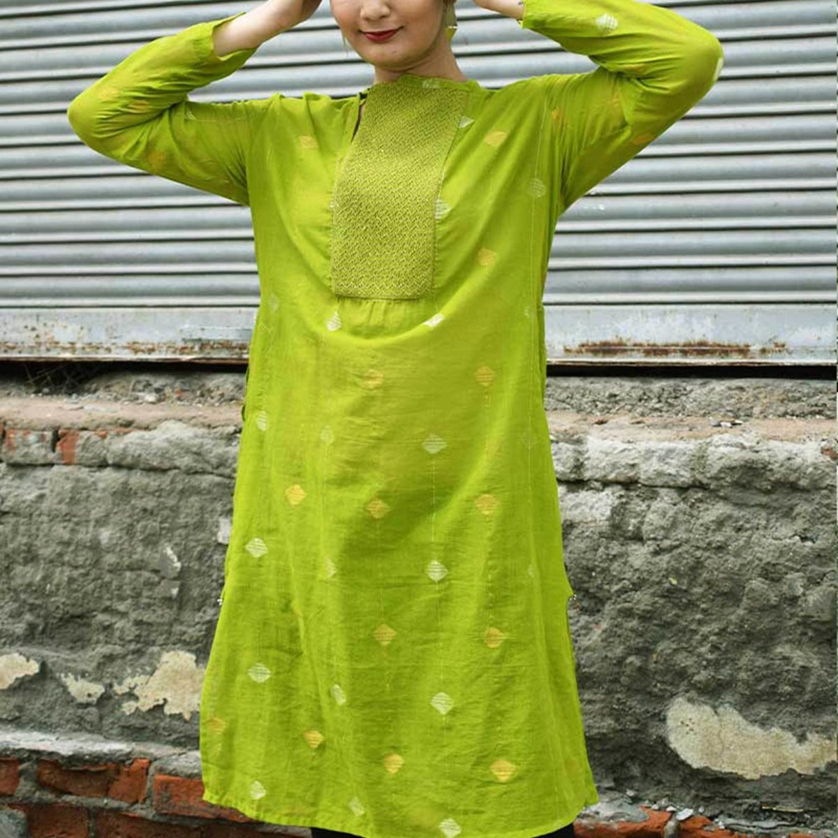 Green Jamdani Kurta – Womens Kurta by Sonica Sarna available on Brown Living™. S . SKU: 274 - 14382 - SSD - 128. Img 4.