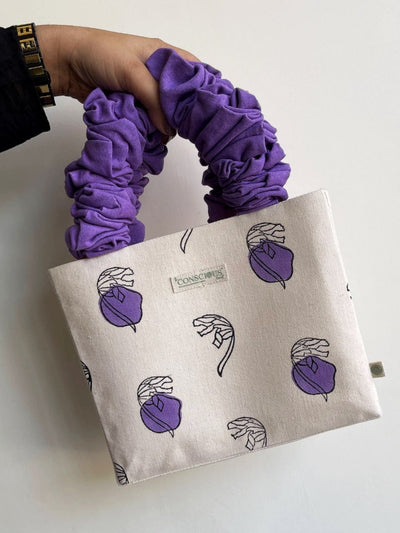 Lavender Dot Scrunchie Tote Bag in Organic Cotton – Hair Styling on Brown Living™. SKU: TCC - AW22 - 141_24BL6644. Img 4.