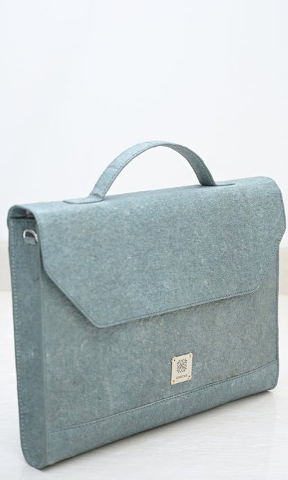 Natural Laptop Bag | 36 x 25.5 x 3 cm | Made of Coconut Leather | Verified Sustainable by Brown Living™