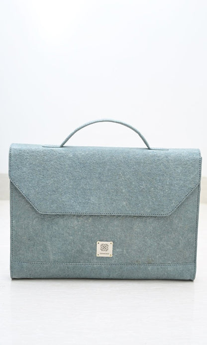 Natural Laptop Bag | 36 x 25.5 x 3 cm | Made of Coconut Leather | Verified Sustainable by Brown Living™