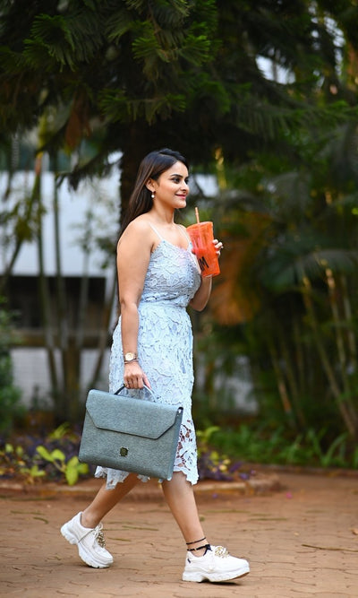 Natural Laptop Bag | 36 x 25.5 x 3 cm | Made of Coconut Leather – Laptop Sleeve on Brown Living™. SKU: ZK5. Img 3.