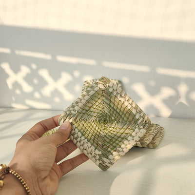Quad Sabai Grass Coasters ( Set of 4) – Table Decor on Brown Living™. SKU: TC0204. Img 4.