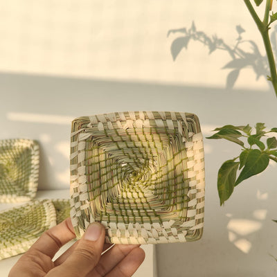 Quad Sabai Grass Coasters ( Set of 4) – Table Decor on Brown Living™. SKU: TC0204. Img 3.