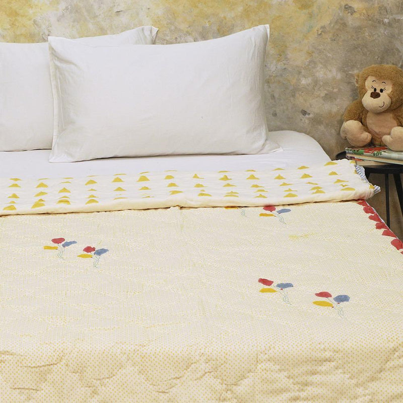 Buy Quilt - I Am Going To The Circus - Pink | Shop Verified Sustainable Bed Linens on Brown Living™
