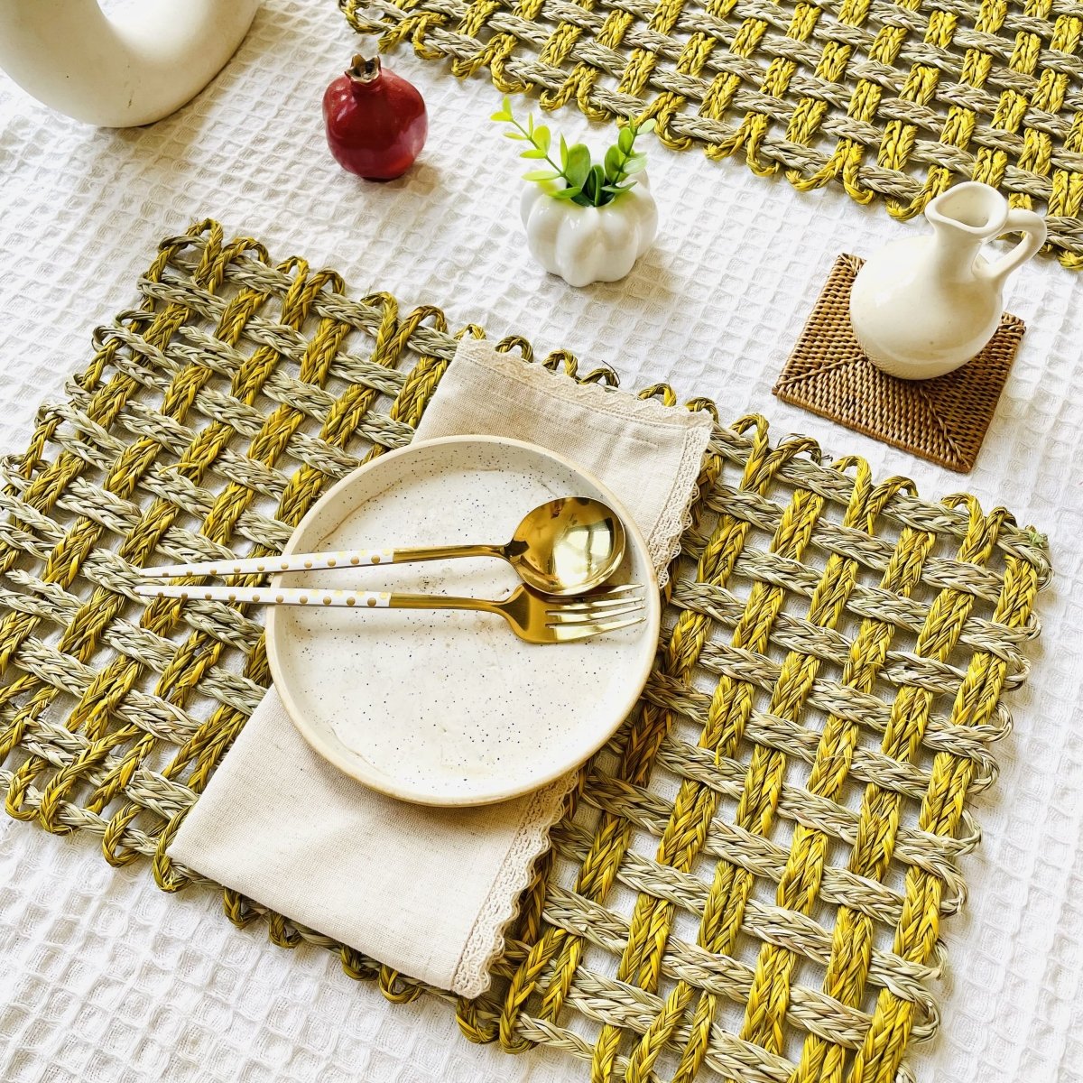 Sabai Grass Square placemats - Set of 2 | Verified Sustainable by Brown Living™