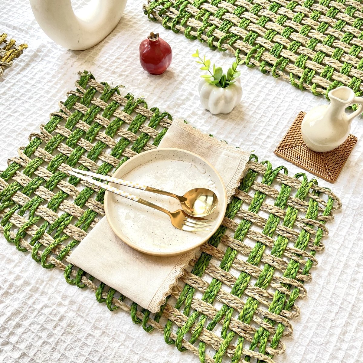Sabai Grass Square placemats - Set of 2 | Verified Sustainable by Brown Living™