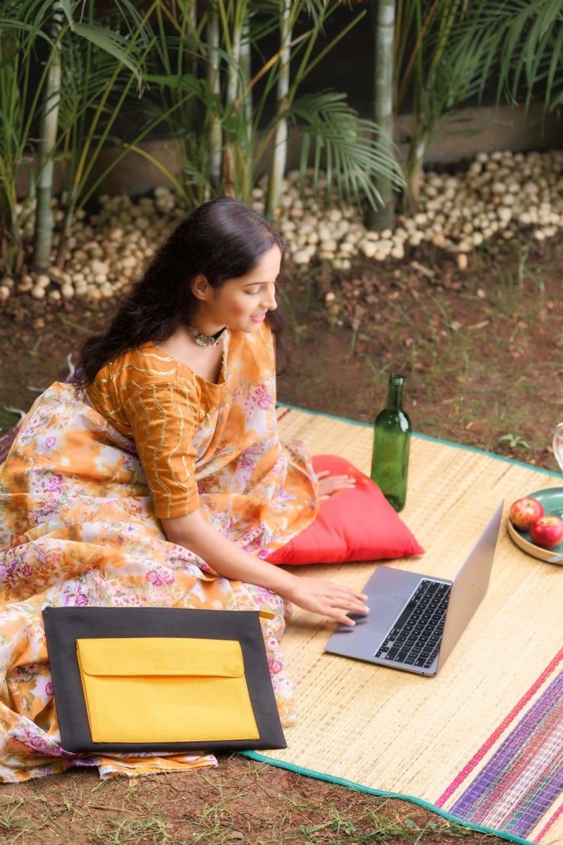 Buy Sharya Laptop Sleeve Pop | Shop Verified Sustainable Laptop Sleeve on Brown Living™
