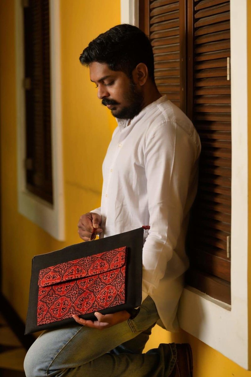 Buy Sharya Laptop Sleeve Print | Shop Verified Sustainable Laptop Sleeve on Brown Living™