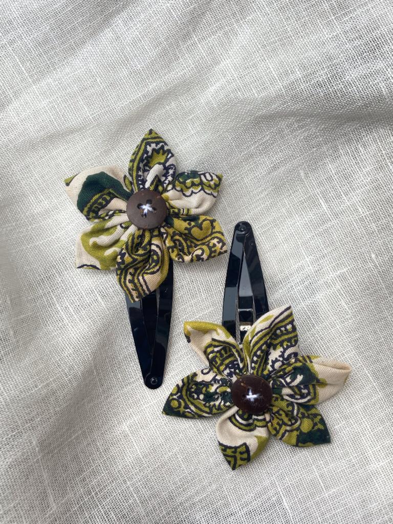 Buy Upcycled Green Regular flower clip Set | Shop Verified Sustainable Hair Styling on Brown Living™