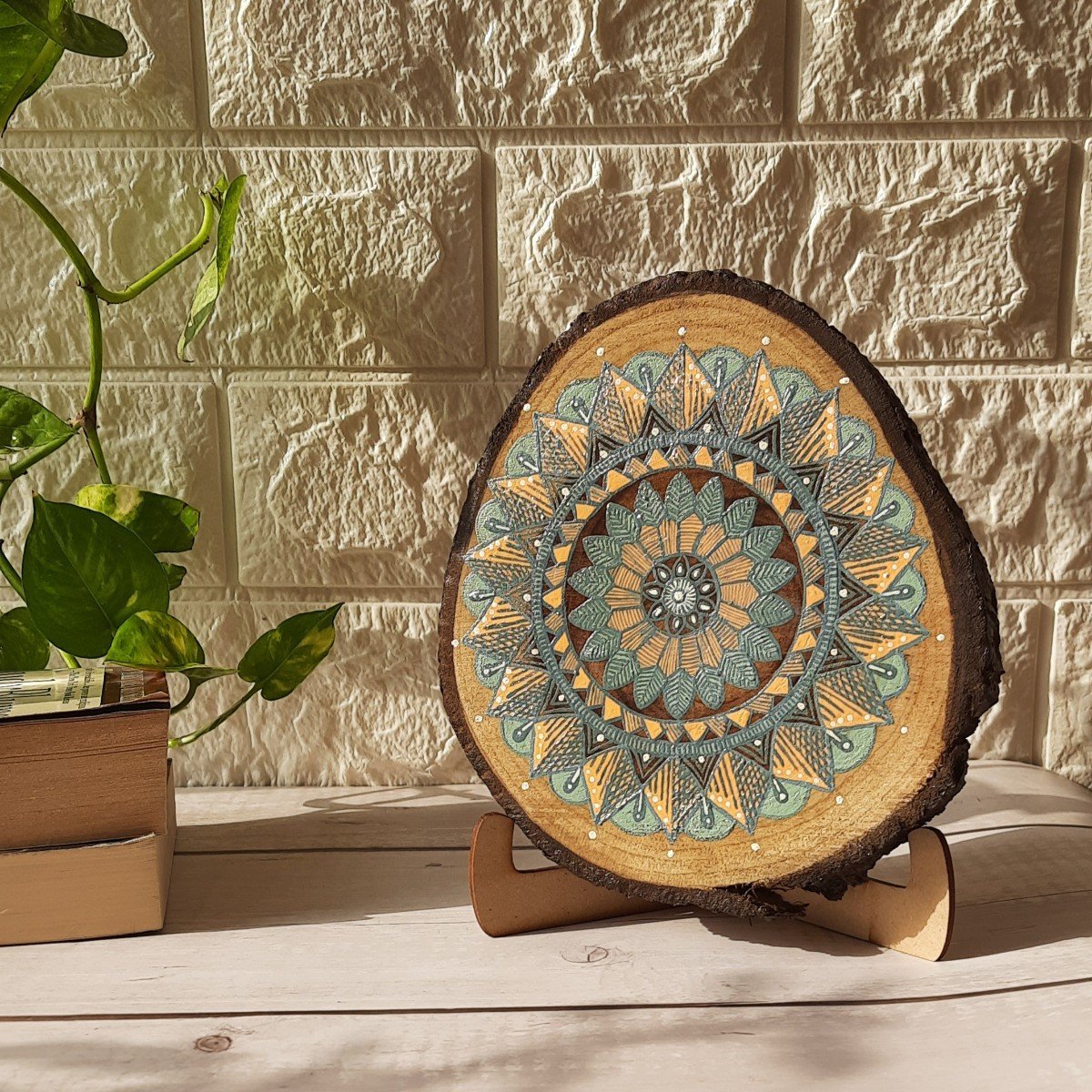 Wall plate with easel stand | Verified Sustainable by Brown Living™