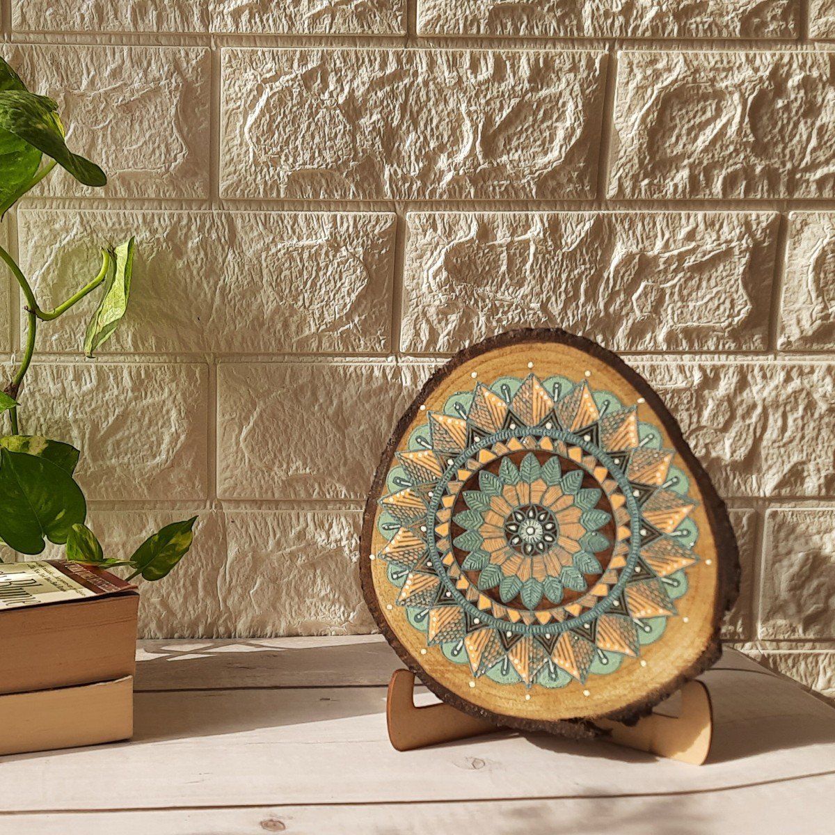 Wall plate with easel stand | Verified Sustainable by Brown Living™