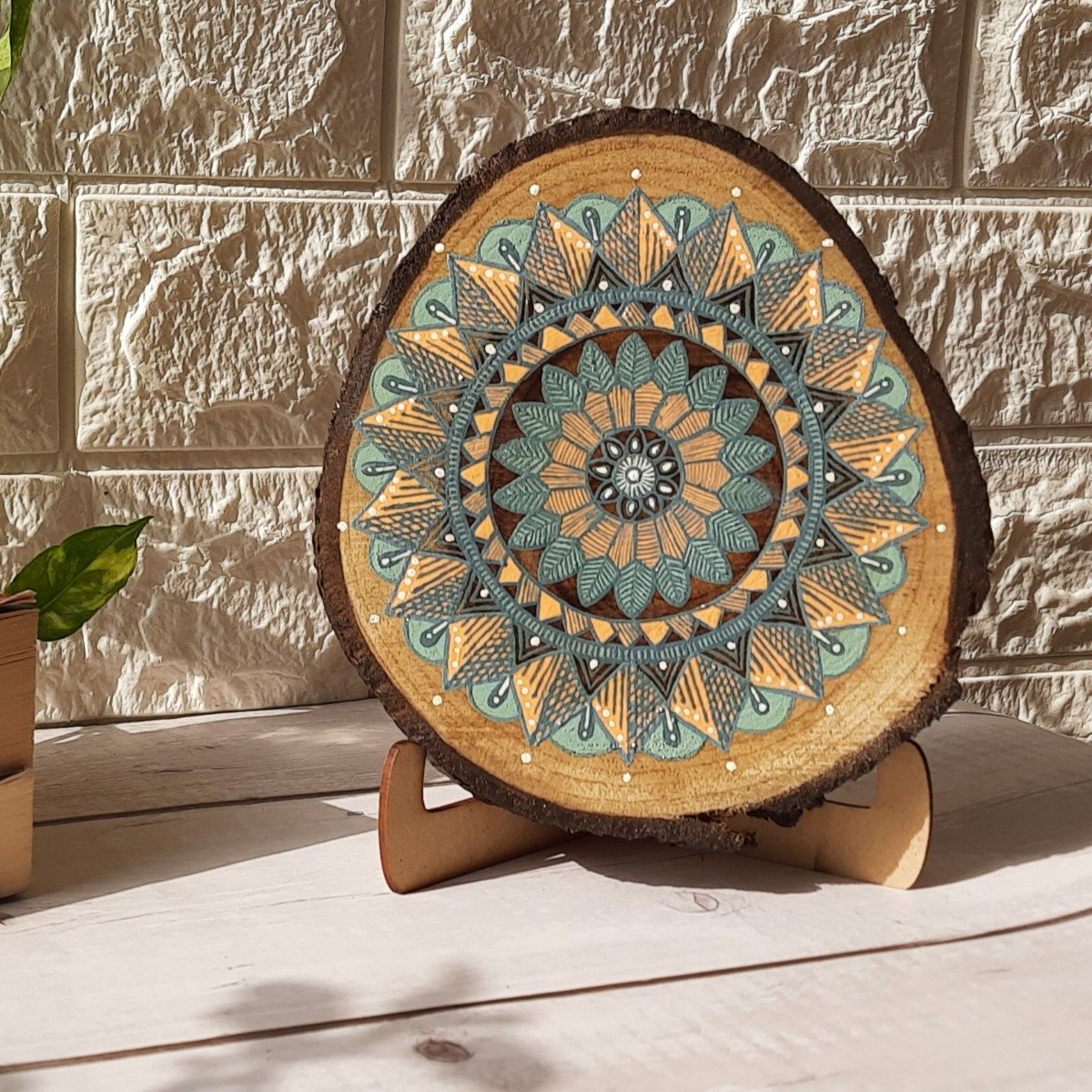 Wall plate with easel stand | Verified Sustainable by Brown Living™