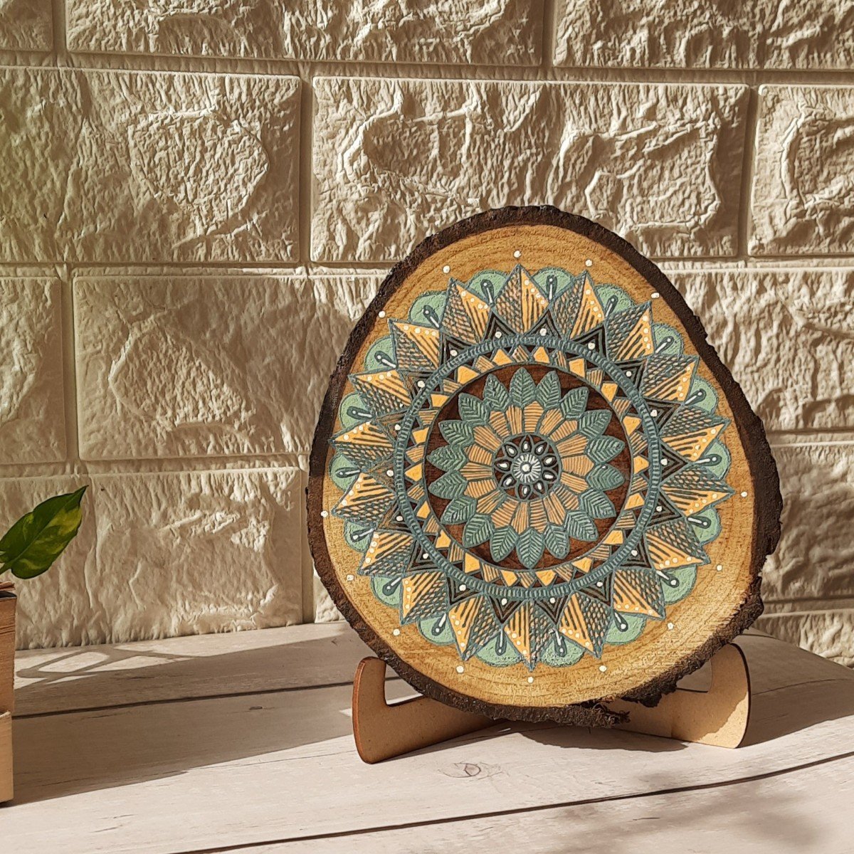 Wall plate with easel stand | Verified Sustainable by Brown Living™